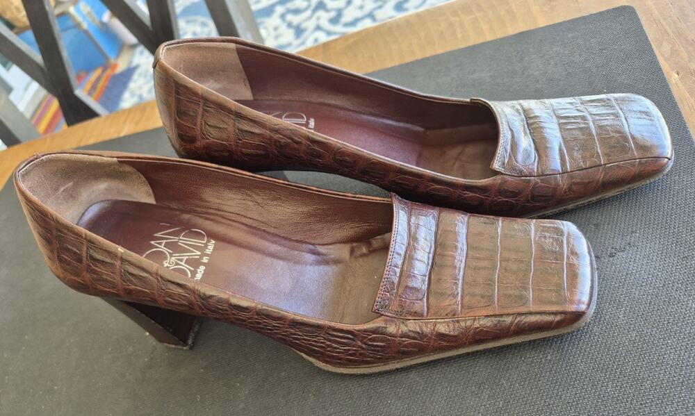 Joan & David EDY JD Brown Croc Embossed Leather Size 8.5 US